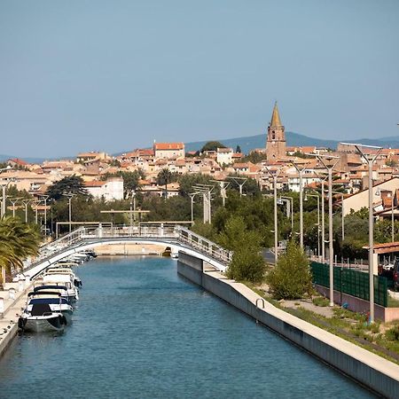 Appartamento Appart' Au Port Fréjus Esterno foto