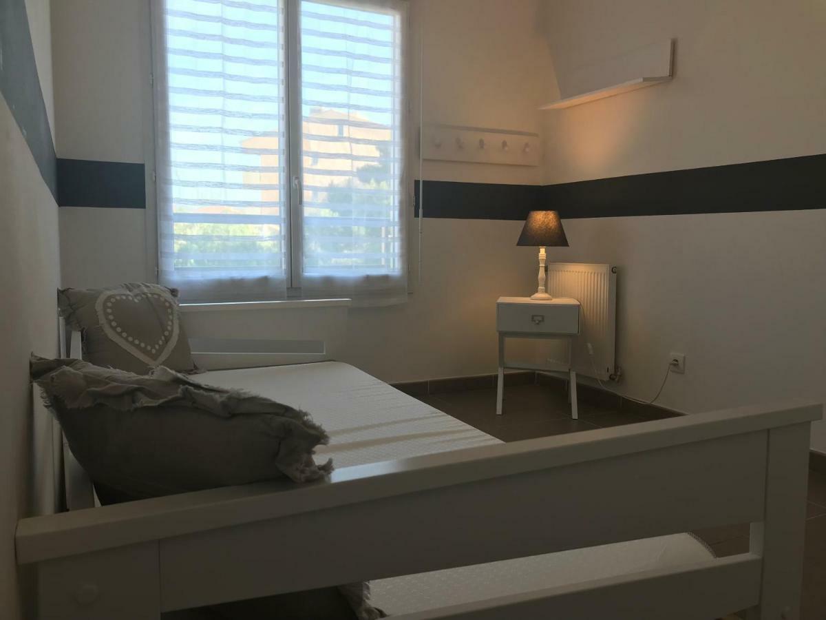 Appartamento Appart' Au Port Fréjus Esterno foto