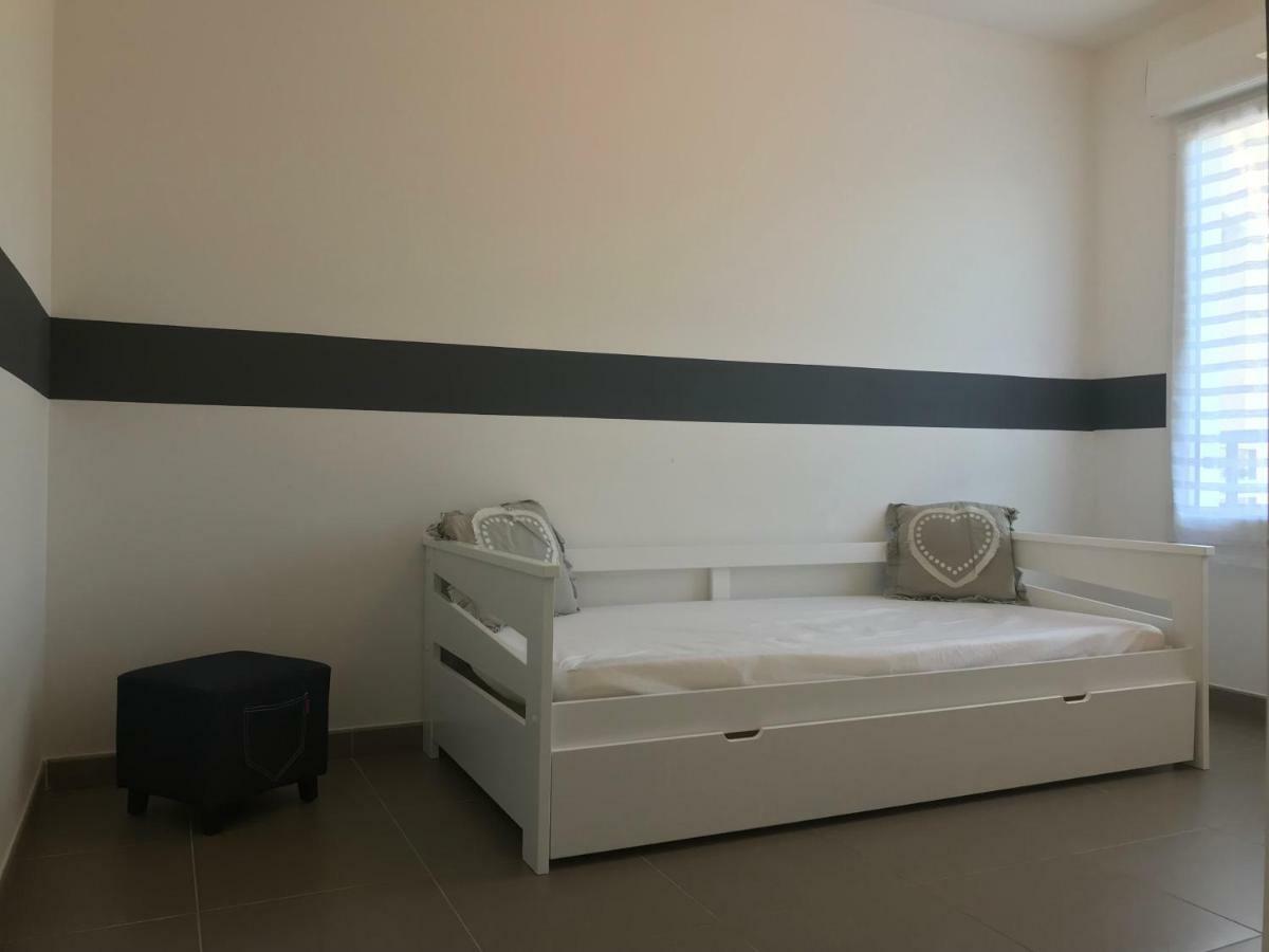 Appartamento Appart' Au Port Fréjus Esterno foto