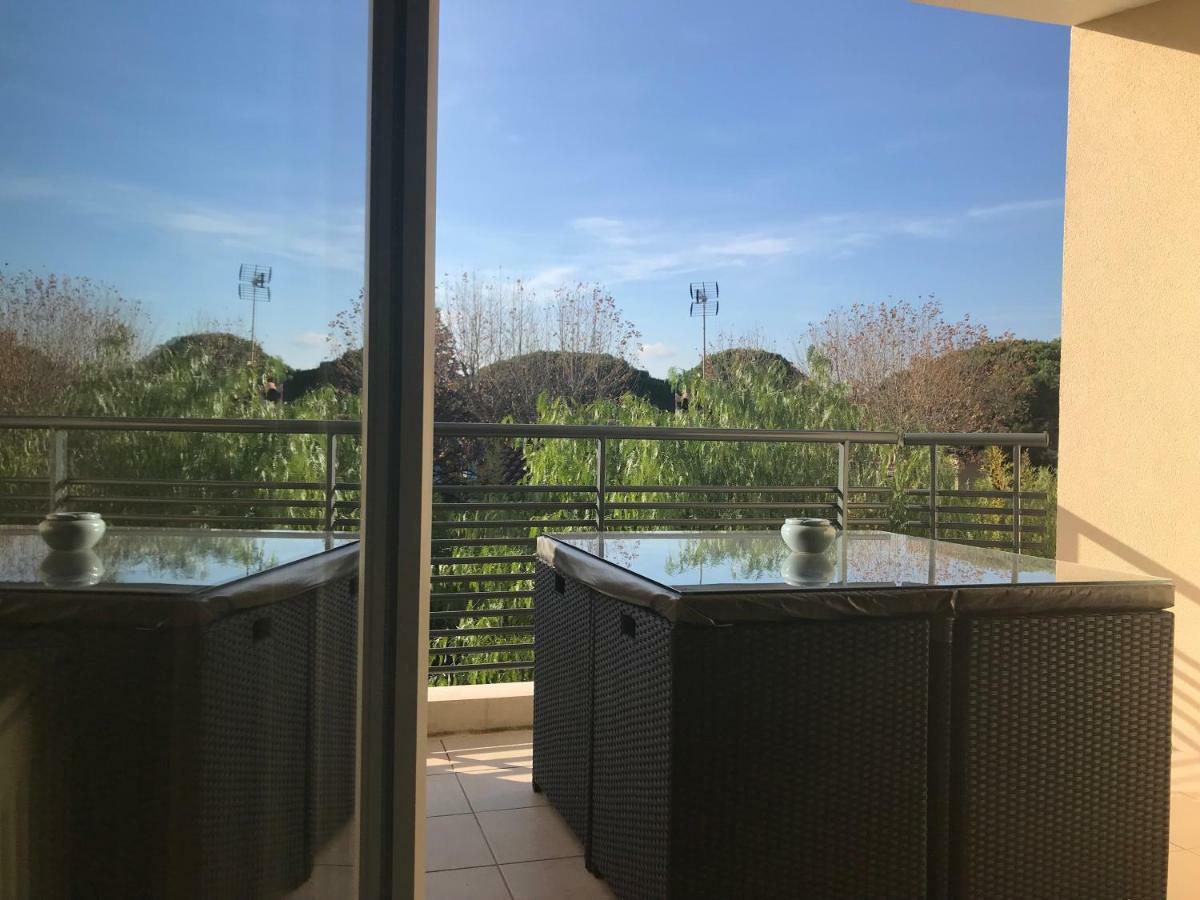 Appartamento Appart' Au Port Fréjus Esterno foto